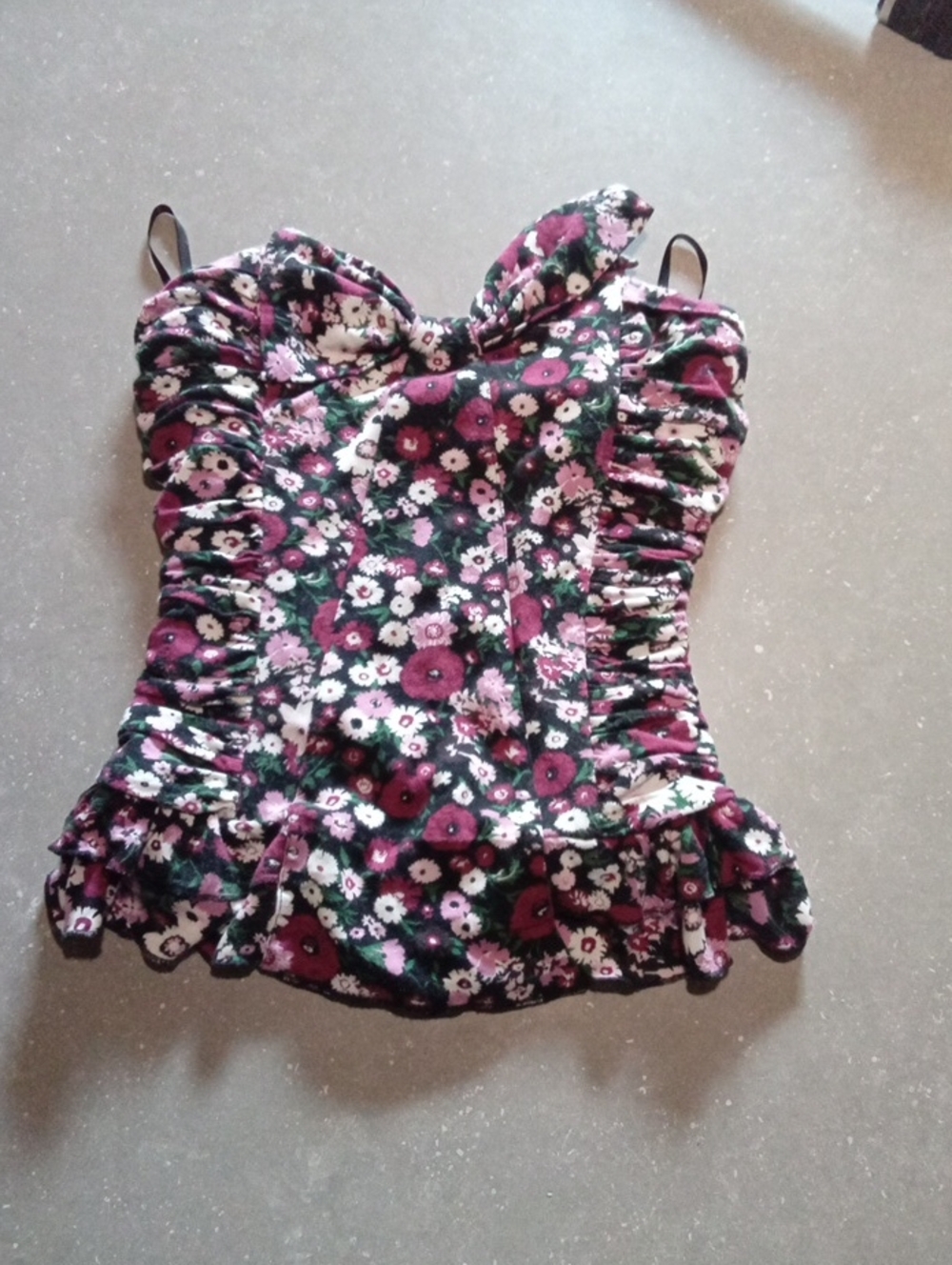 Suzy Shier Floral Sweetheart Ruched Camisole in Burgundy and Black